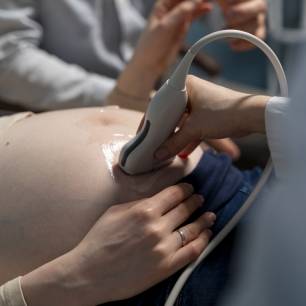Home 8 Specialist gynaecologist consulting a patient at Levantine Medical Center, Abu Dhabi